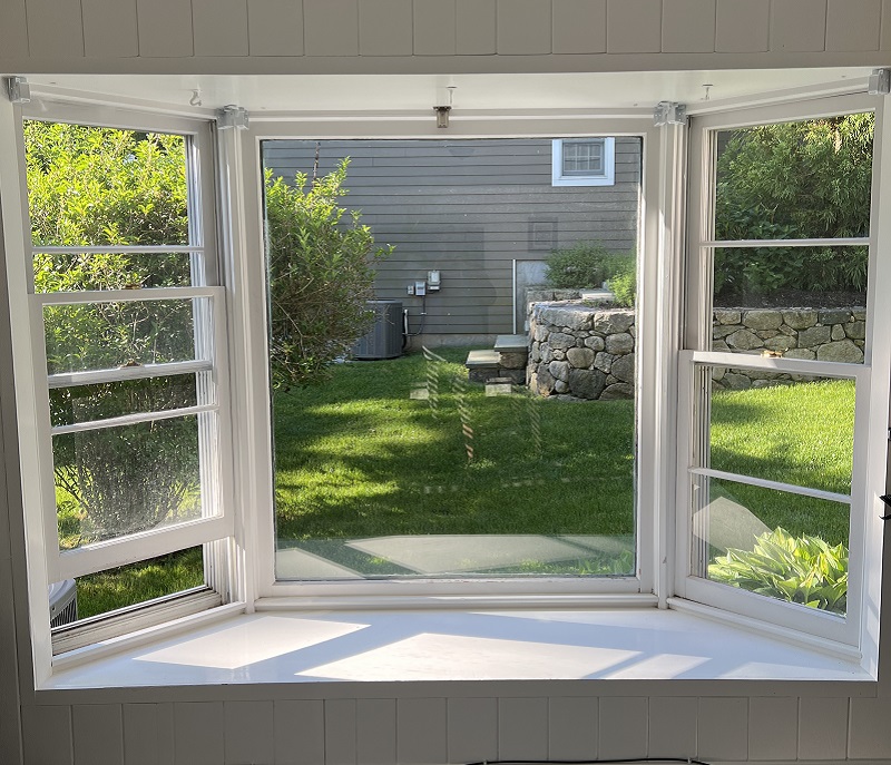 Interior bay window